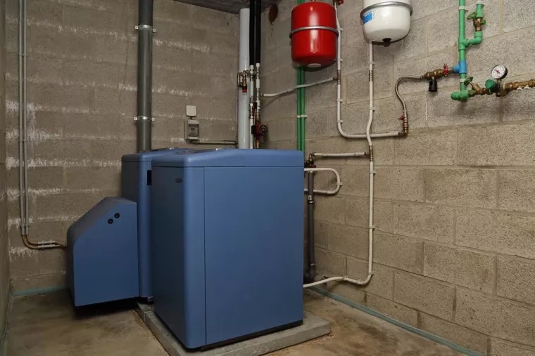 Installation chaudière fioul à condensation dans un garage d'une maison familiale, Nice, GEP Nice